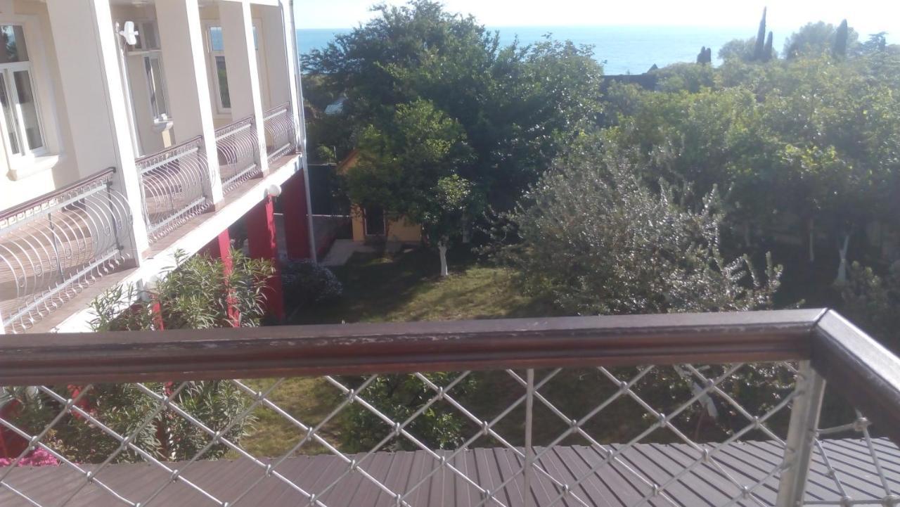Бестужевский Дворик Gagra Exterior foto